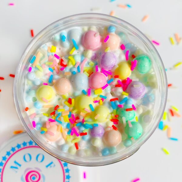This is a rich, and glossy semi-foam slime with pastel-coloured rainbow beads. It is scented just like Cupcake!